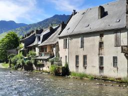 Façade arrière, bordant la Garonne