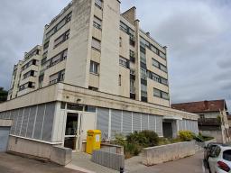 Cellule commerciale en pied d'immeuble