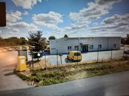 Local d'activité avec parking