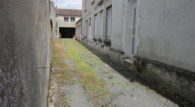 allée- cour- façade nord-ouest