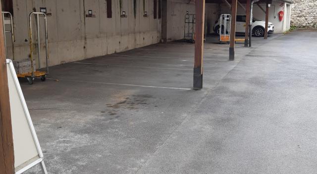 Abri véhicules locaux d'activité