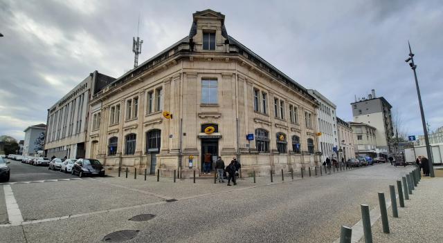 Façade Cours Julia Augusta